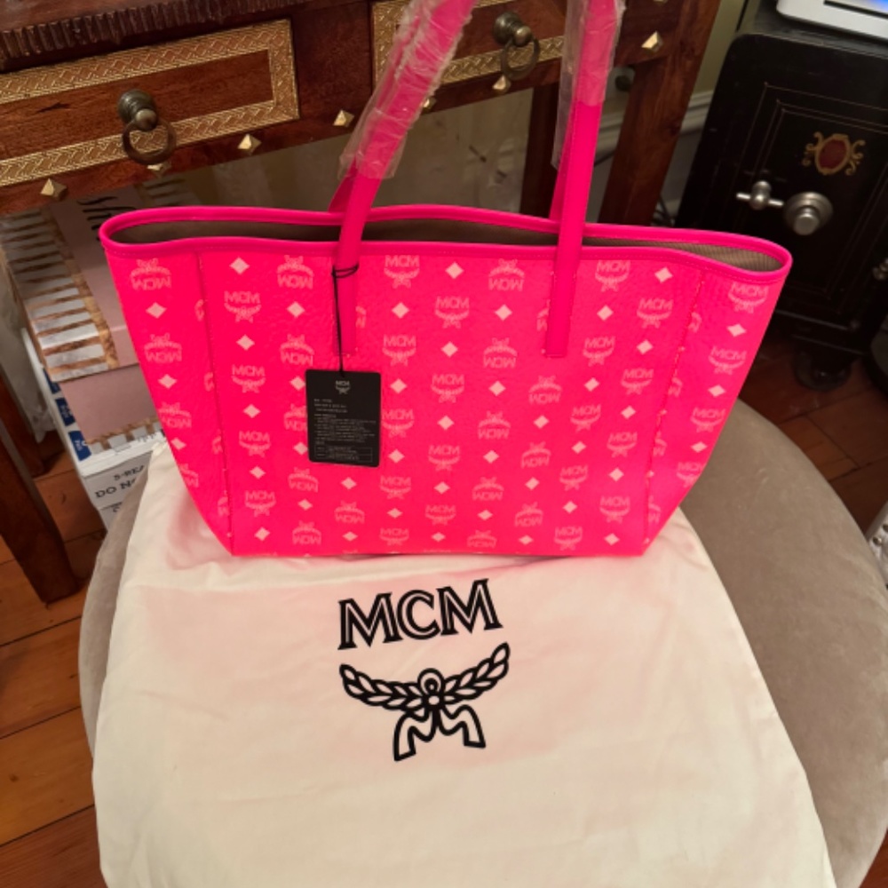 πππNWT MCM πNeonπ Pink Visetos Coated Canvas Portuna Shopper Tote - Picture 4 of 15